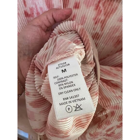 ASTR The Label Plisse pleated deep V-neck long sleeve bodysuit✨ - Picture 5 of 6